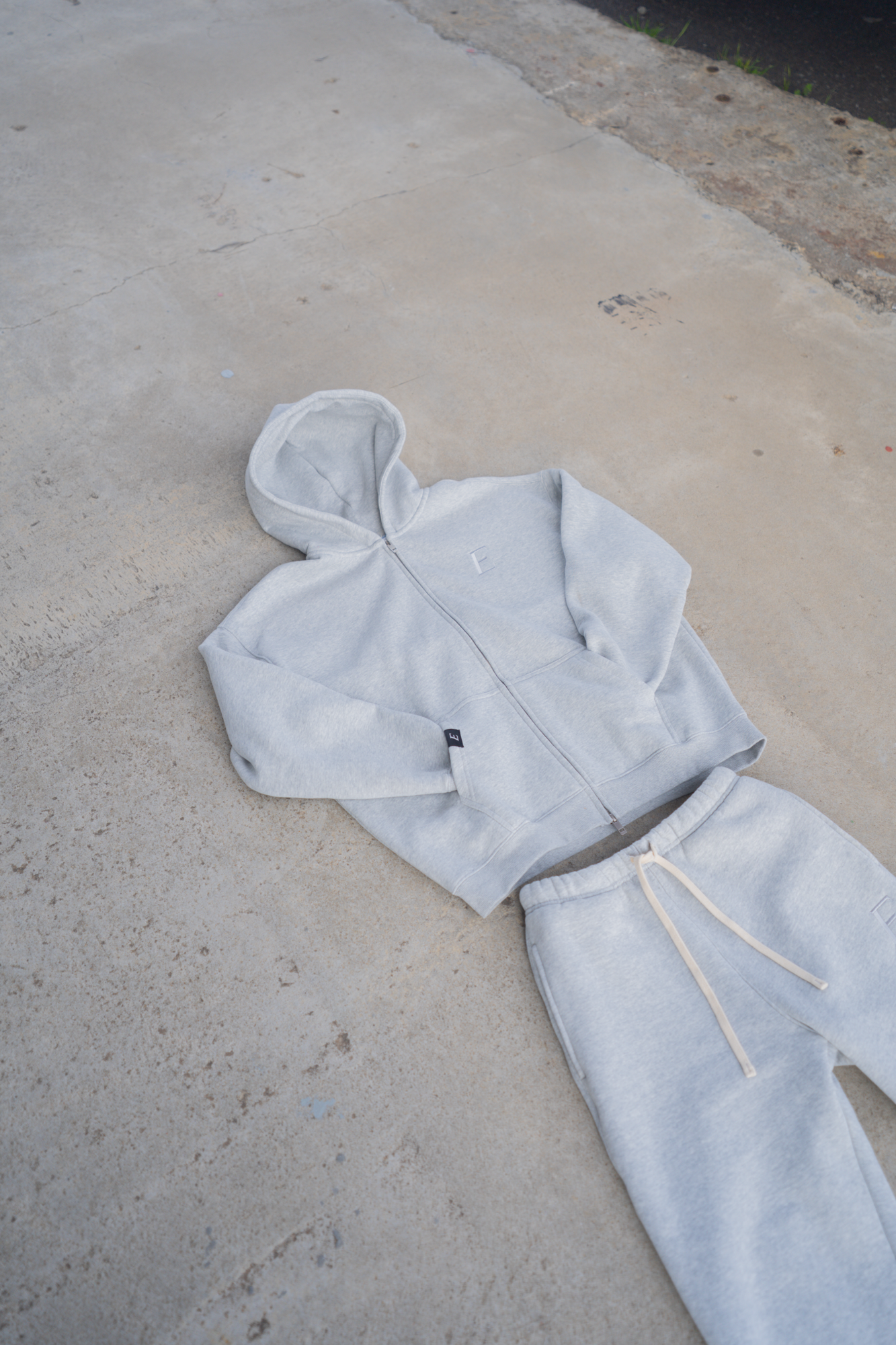 EXCEED - ZIP HOODIE GREY