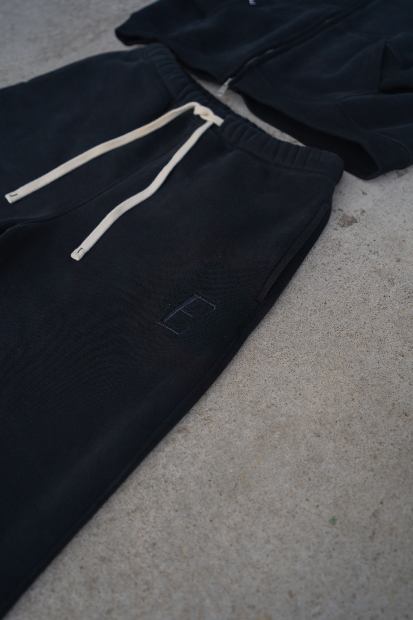 EXCEED - SWEATPANTS BLACK