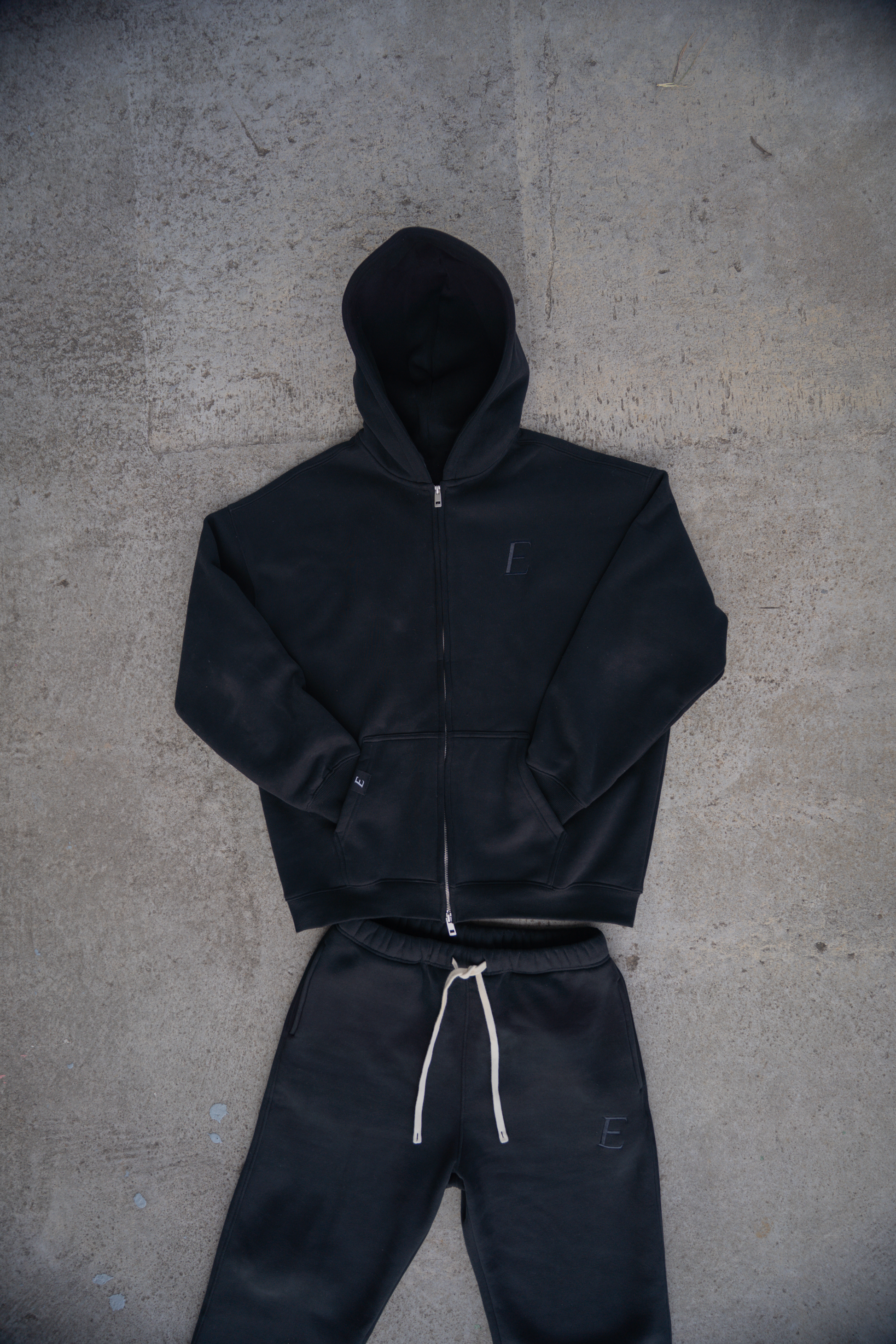 EXCEED - ZIP HOODIE BLACK
