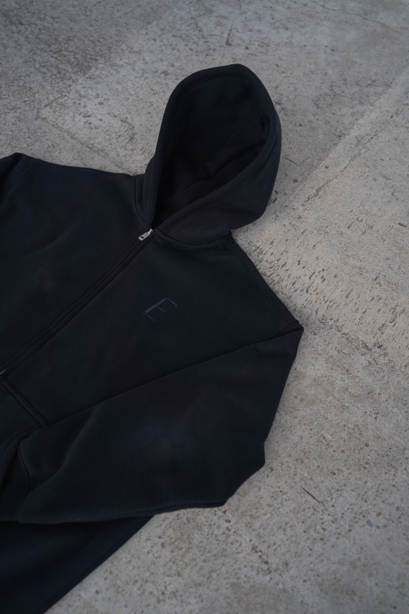 EXCEED - ZIP HOODIE BLACK